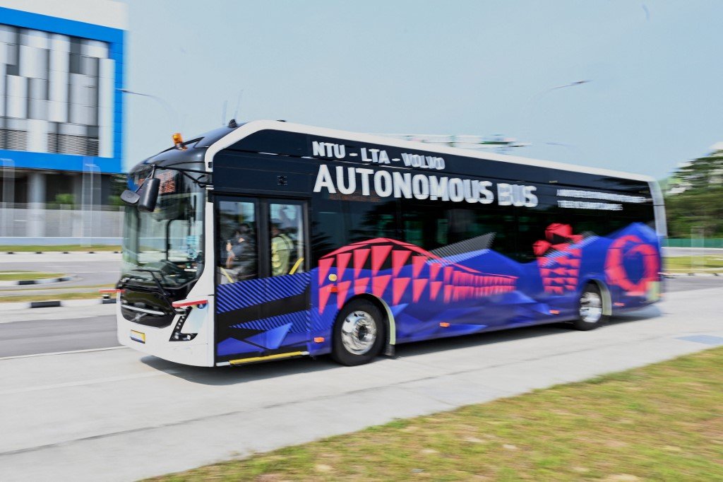 Most of the auto news on self-driving public transport revolved around robotaxis, but is changing to include buses and shuttles in Asia