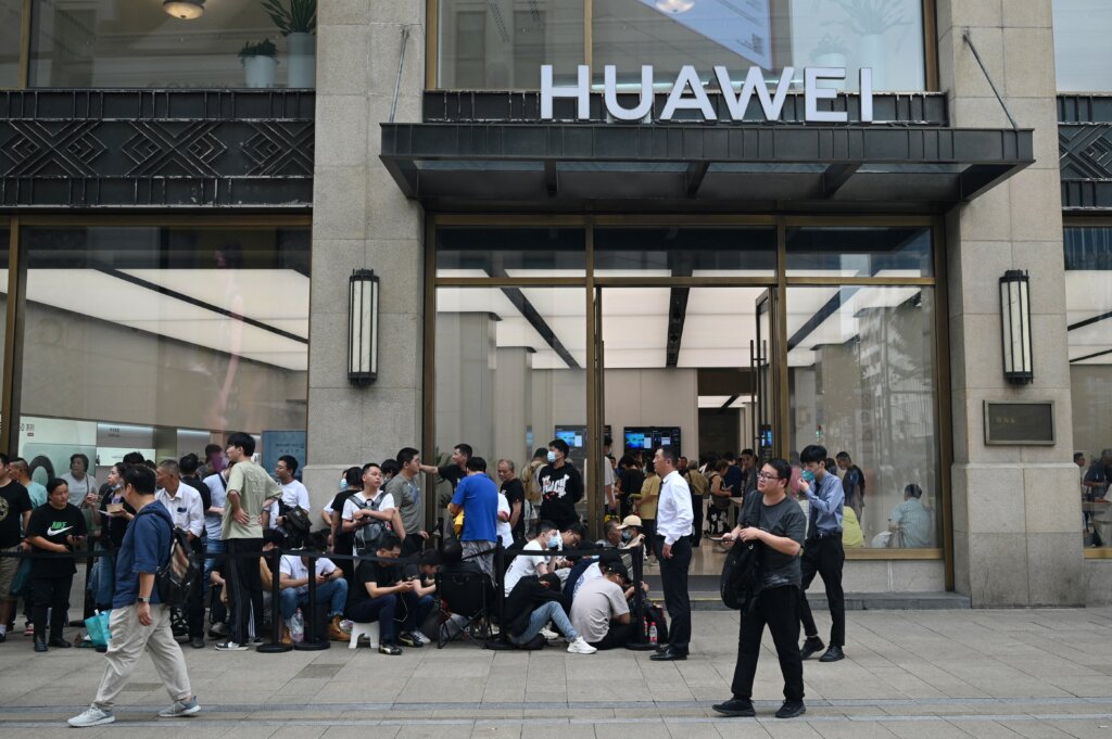 Sales of Huawei smartphones in China grew 37% YoY, commanding a 12.9% market share in the quarter while Apple declined. Photo: People queue up for hours outside Huaweis flagship store in Shanghai on September 25, 2023, hoping to be able to buy the tech giant's latest Mate 60 Pro mobile phone. (Photo by REBECCA BAILEY / AFP)