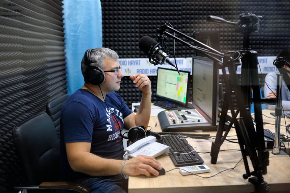 Here's why digital marketing managers need to focus on podcasts. Source: Shutterstock