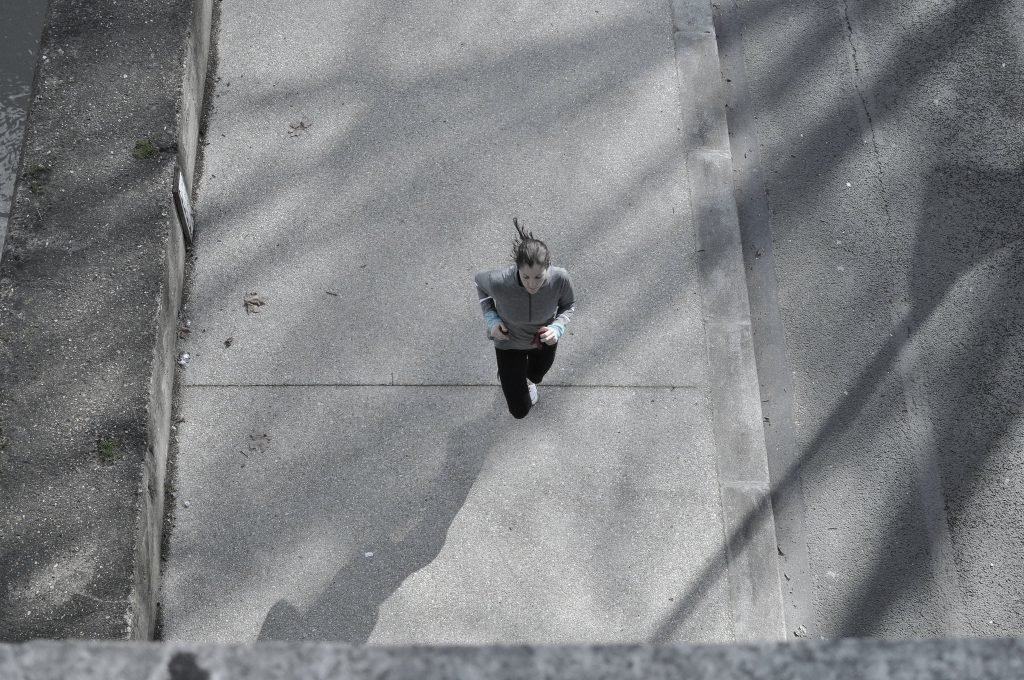 Image of runner, illustrating an article about Strava closing users' accounts.