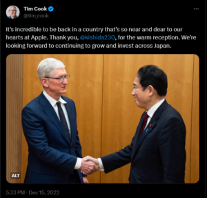 Tim Cook in Japan, December 2022. (Source: Twitter)